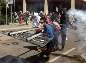 Triste nemesi dei “No Global”. È Donald a chiudere un’era senza barriere