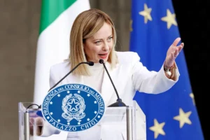 Meloni: vinceremo la sfida. Pressing dell’Ue sull’Italia